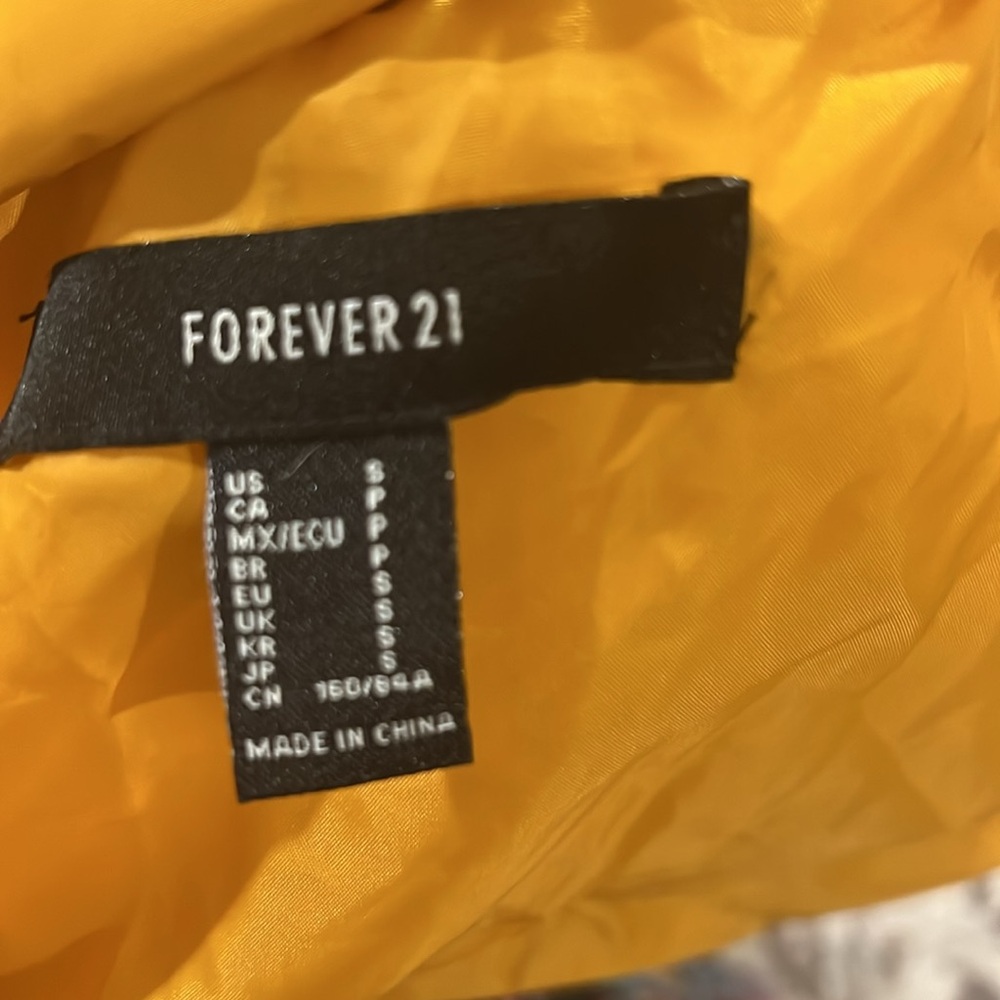 Yellow puffer jacket - Picture 3 of 3